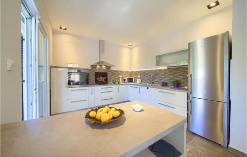 Risika House | 3 Bedroom Nice Home In Risika