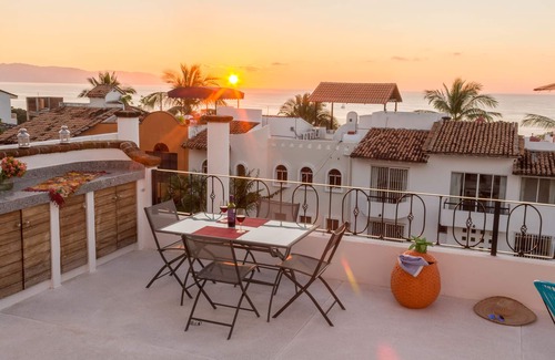 Colonia 5 de Diciembre House | 3 Bedroom Ocean View Condo in downtown +pool +wifi