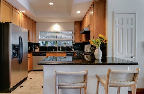 Marina Peninsula Condo | 3 Bedroom(OR 4 BDRM) Spacious Marina Del Rey Beach Getaway! Steps to the Beach