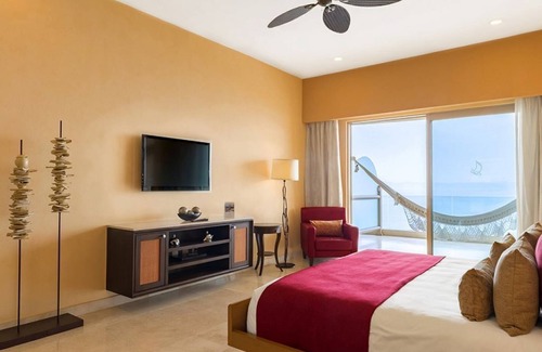 Zona sur Resort | 3 Bedroom Panoramic Suite located in Garza Blanca Preserve Resort & Spa