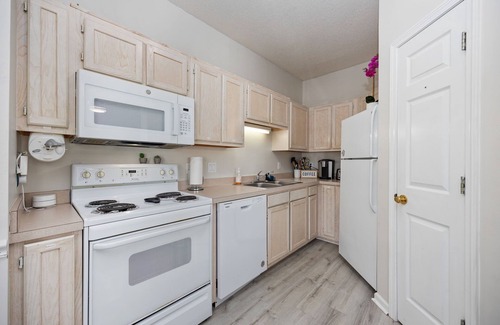Myrtle Beach Villa | 3-Bedroom, Pet Friendly Villa w/Private Yard-3 min walk to Beach!