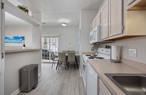 Myrtle Beach Villa | 3-Bedroom, Pet Friendly Villa w/Private Yard-3 min walk to Beach!