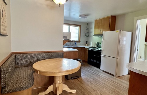 Stillwater Apartment | 3 Bedroom Pet Friendly Stay