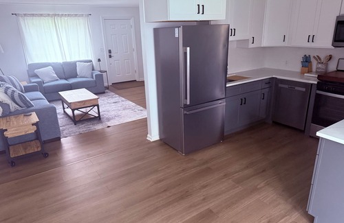 Cumings Beach Park House | 3-bedroom pet friendly home in Madison walking distance to beach & winery
