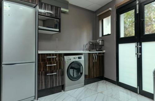 Greater Johannesburg Metropolitan Area Apartment | 3-BEDROOM POOL VILLA