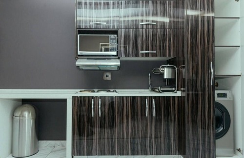 Greater Johannesburg Metropolitan Area Apartment | 3-BEDROOM POOL VILLA