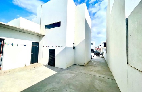 La Paz House | 3 Bedroom Private House with Pool