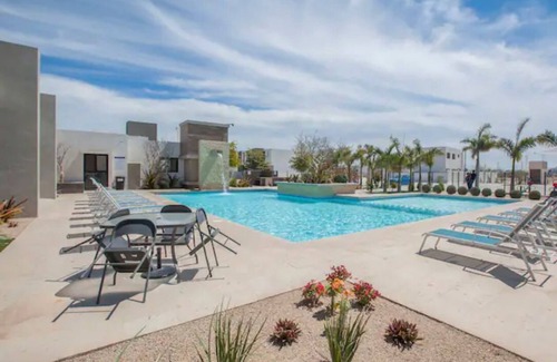 La Paz House | 3 Bedroom Private House with Pool