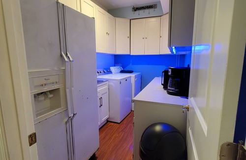 Beverly Hills Apartment | 3 bedroom private guest suite by Mr C Hotel, Safe A+ area with Patio, WiFi, TV