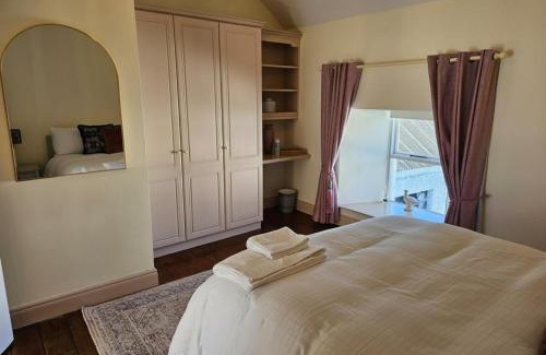 Cashel House | 3 Bedroom Retreat - Sleeps 6 - Pet Friendly