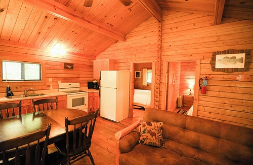 Athelstane Cabin | 3-bedroom Riverfront Cabin close to outdoor adventure