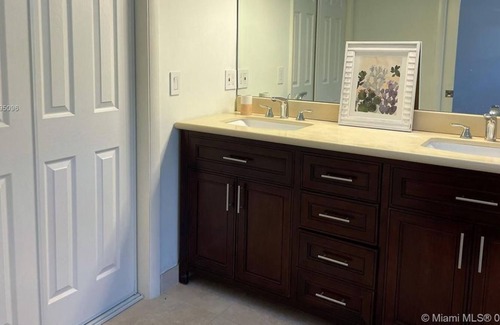 Nautilus Isle Apartment | 3 Bedroom Single family 234703 by Houzlet