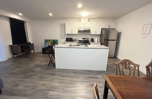 Kitchener House | 3 Bedroom (Sleeps 10!) 2.5 Bath Home!
