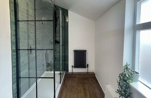 Canton House | 3 Bedroom Spacious House in Cardiff