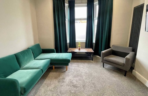 Canton House | 3 Bedroom Spacious House in Cardiff