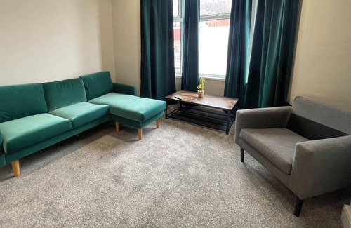 Canton House | 3 Bedroom Spacious House in Cardiff