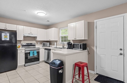 Stockbridge House | 3-bedroom Spectacular Quiet Townhome with Modern Comfort