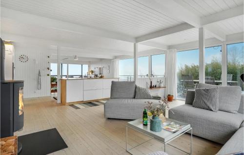 Grønninghoved Strand House | 3 Bedroom Stunning Home In Sjølund