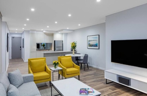 Bondi Junction Apartment | 3-Bedroom Suite Near to Bondi Beach Sydney