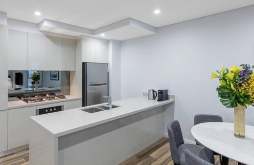 Bondi Junction Apartment | 3-Bedroom Suite Near to Bondi Beach Sydney