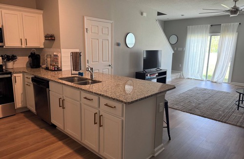 St. Augustine House | 3-bedroom townhome in fantastic St. Augustine Beach with WiFi, AC