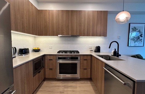 Lower Lonsdale House | 3 Bedroom Townhouse in North Vancouver - City View