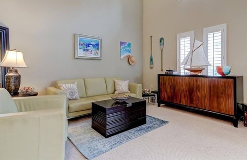 Downtown Dunedin House | 3 Bedroom Townhome (318647) by Houzlet