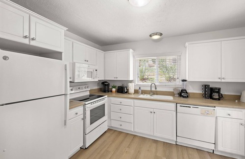 Downtown House | 3-bedroom townhome in enjoyable Newport Beach,10 minutes to pier