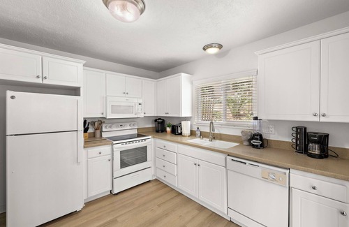 Downtown House | 3-bedroom townhome in enjoyable Newport Beach,10 minutes to pier