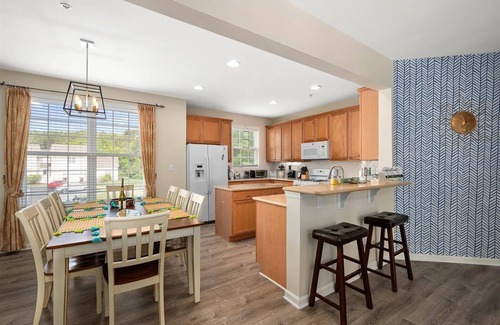 Bayside Condo | 3 Bedroom Townhome in Bayside, Berlin!