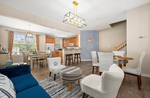 Bayside Condo | 3 Bedroom Townhome in Bayside, Berlin!