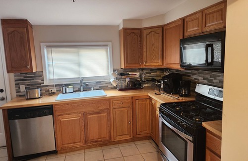 Downtown Baltimore House | 3-bedroom townhome in fantastic Baltimore with AC, WiFi.