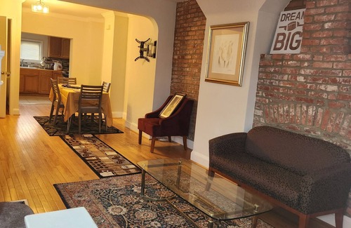 Downtown Baltimore House | 3-bedroom townhome in fantastic Baltimore with AC, WiFi.