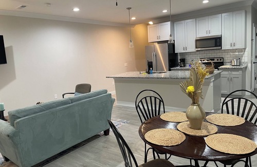 Cleveland House | 3-bedroom townhome in charming Cleveland: central air, WiFi, cable. Gorgeous!