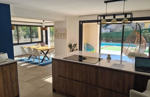 Carnoux-en-Provence Villa | 3 Bedroom Villa in Carnoux-en-Provence