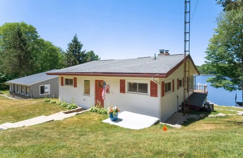 Millington House | 3-bedroom vacation home on the Lake near Frankenmuth.