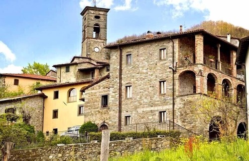 Villa Collemandina Villa | 3 bedroom villa (8 sleeps) with private pool in Garfagnana