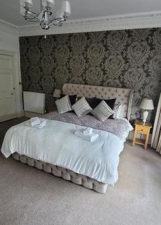 Perth Apartment | 3 Bedroom villa attached to Host home free parking