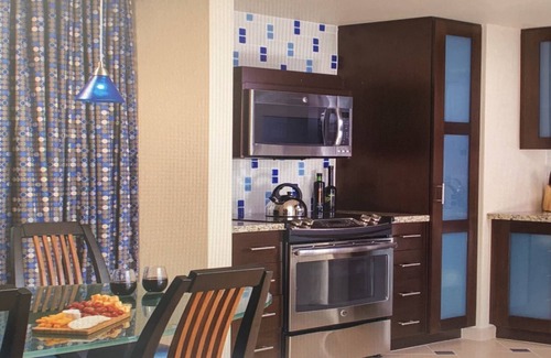 Las Vegas Apartment | 3 bedroom villa for Las Vegas F1 race! Located on race course.