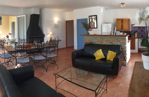 Malaucene Villa | 3 Bedroom Villa in Malaucene