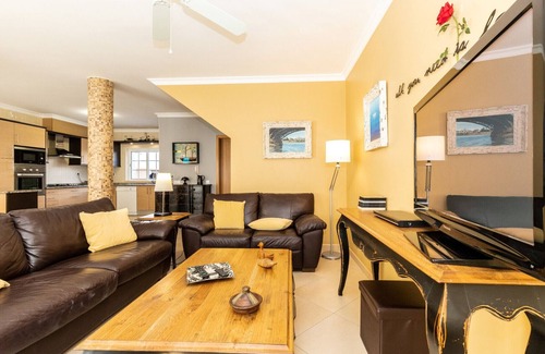 Manta Rota Ski Chalet | 3 bedroom villa in condominium with pool by AlgarveManta (19V3)