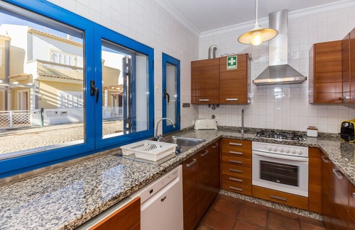 Manta Rota Ski Chalet | 3 bedroom villa with garden and Wi-Fi by ALGARVEMANTA (56V3)