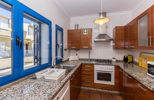 Manta Rota Ski Chalet | 3 bedroom villa with garden and Wi-Fi by ALGARVEMANTA (56V3)