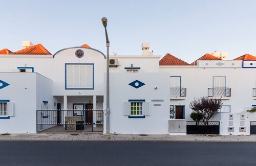 Manta Rota Ski Chalet | 3 bedroom villa with patio in Praia da Manta Rota by AlgarveManta (2V3)