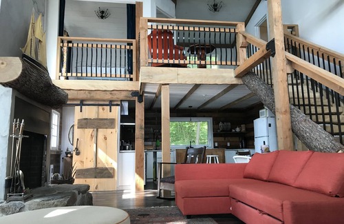 Muskoka Lakes Cottage | 3 bedroom waterfront cottage in the heart of Lake Muskoka