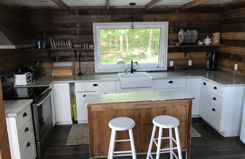 Muskoka Lakes Cottage | 3 bedroom waterfront cottage in the heart of Lake Muskoka