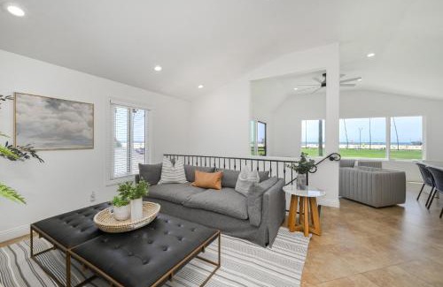 Balboa Peninsula House | 3 Bedroom with Park and Beach in your Backyard!