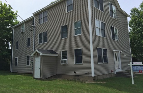 Old Orchard Beach Apartment | 3 Bedroom With A/C & Free Beach Parking