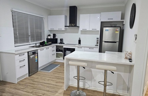 Webberton Ski Chalet | 3 Bedroomed Deluxe Holiday and Business Villa