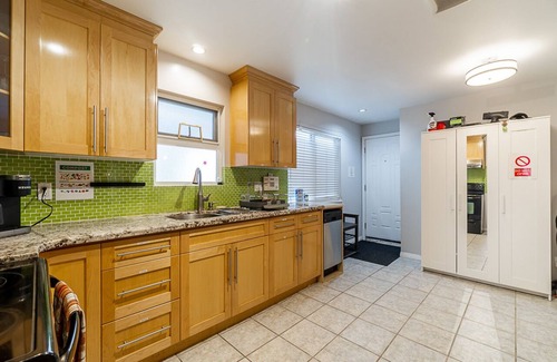 Mount Pleasant House | 💥💎3 bedrooms 1.5 baths near Downtown W/AC 2 car parking. 1204 sq ft/111 sq m